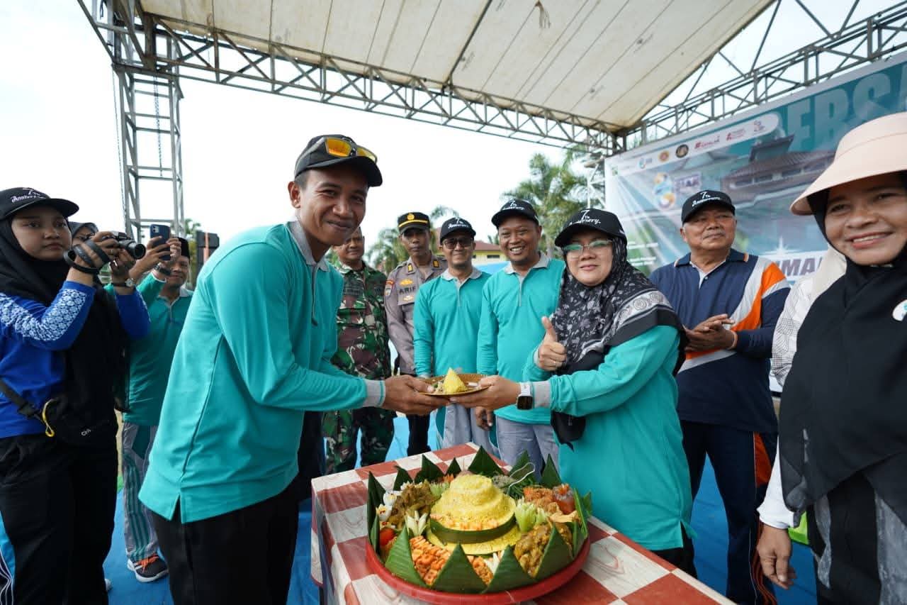 Luncurkan Program Rumah Rakyat di Dayun, Bupati Siak Afni Terima Berbagai Pengaduan Masyarakat.