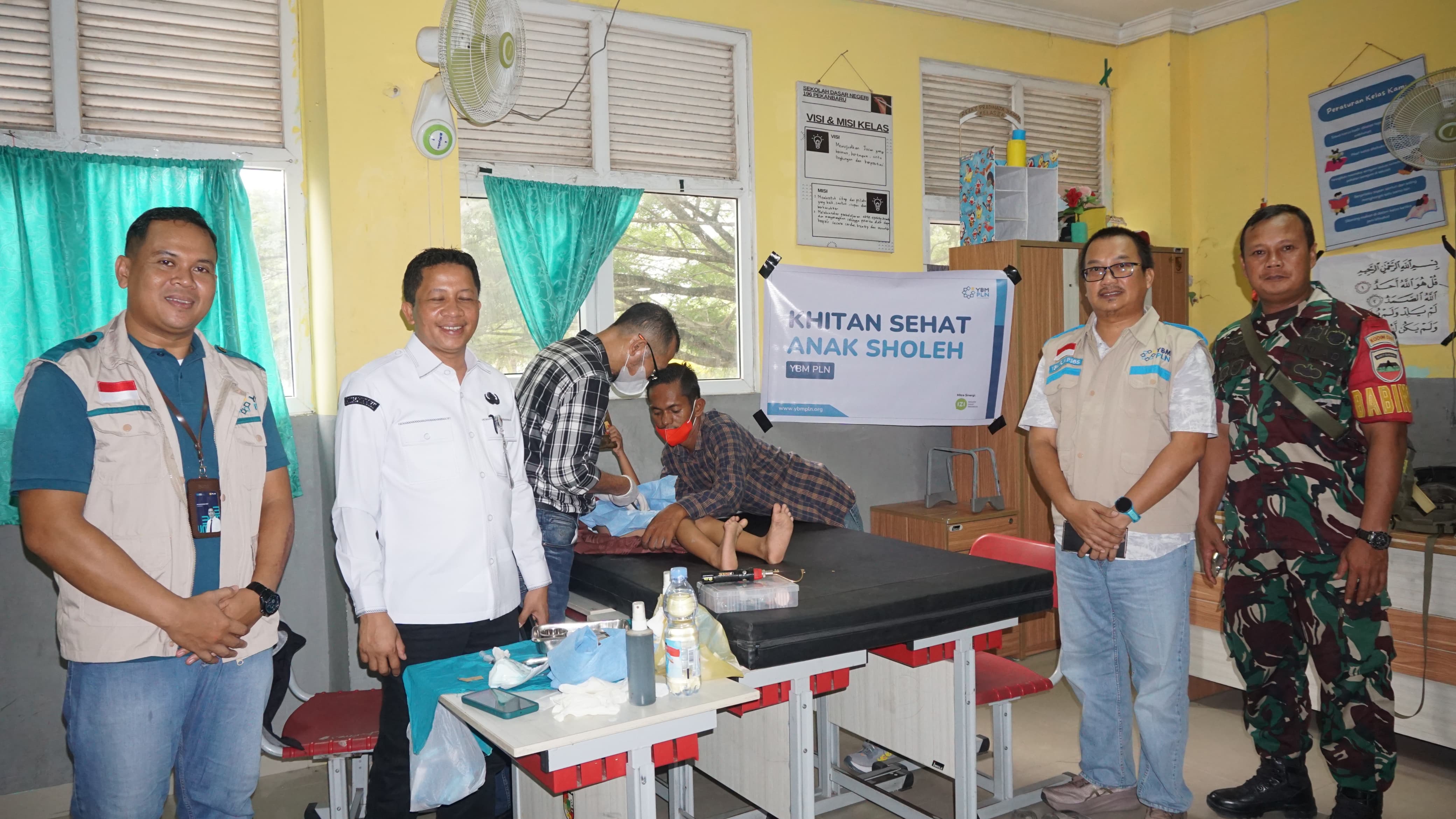 YBM PLN Bersama IZI Gelar Khitan Sehat Anak Sholeh