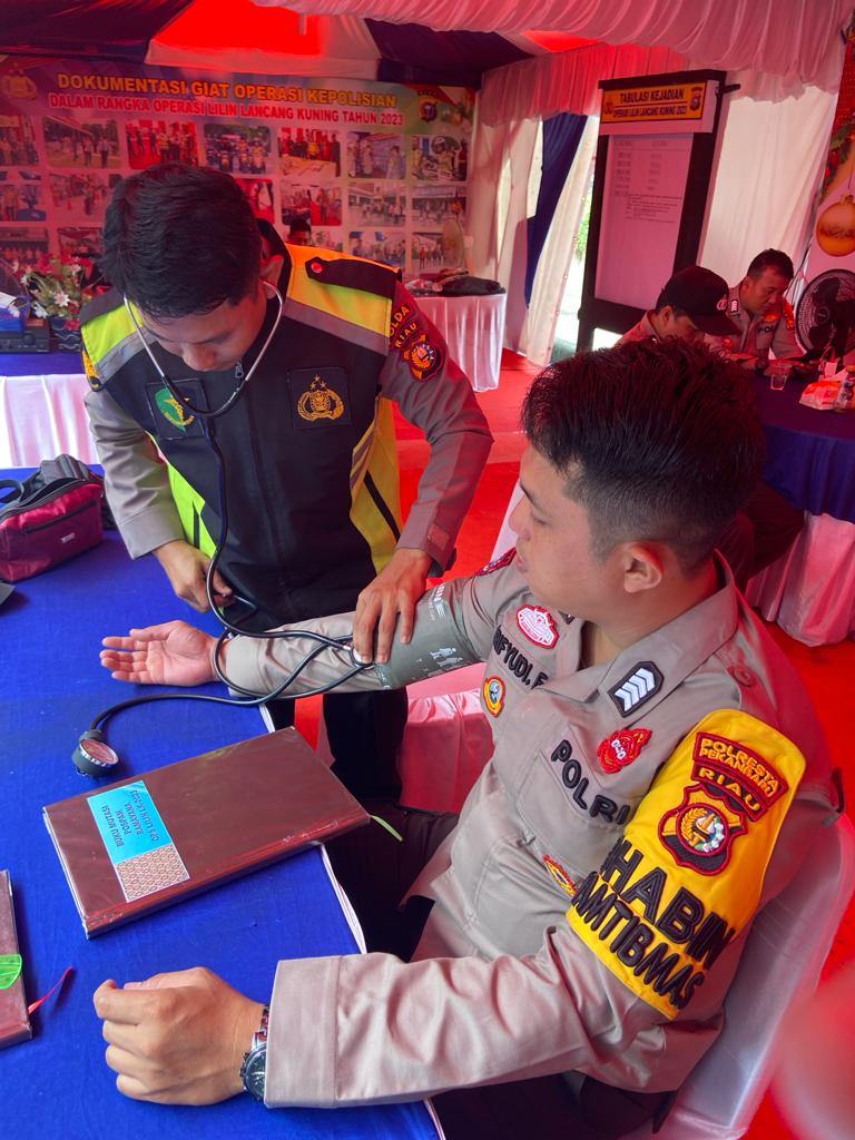 Berikan Pelayanan Kesehatan  ke Personel, Satgas Banops Subsatgas Dokkes Ops Lilin-LK 2023-2024 Rutin Patroli