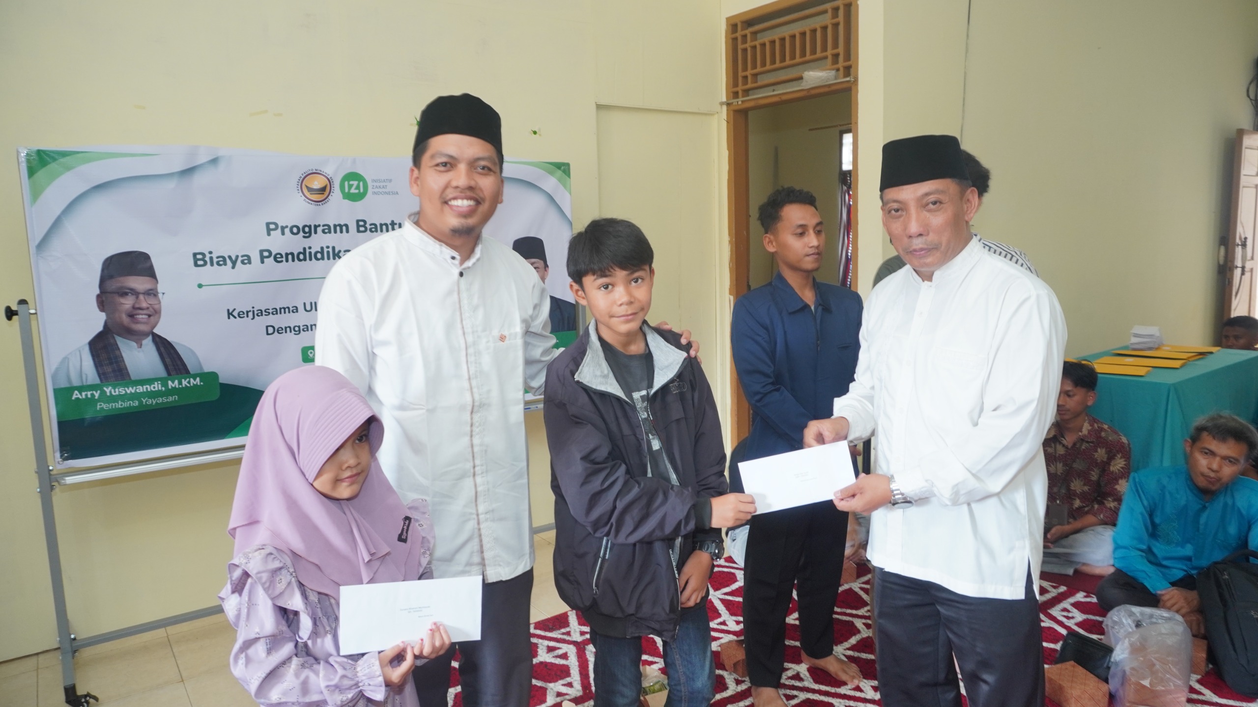 ULZ Palito Minang Berdaya dan IZI Sumbar Salurkan bantuan biaya pendidikan kepada 73 Penerima Manfaat