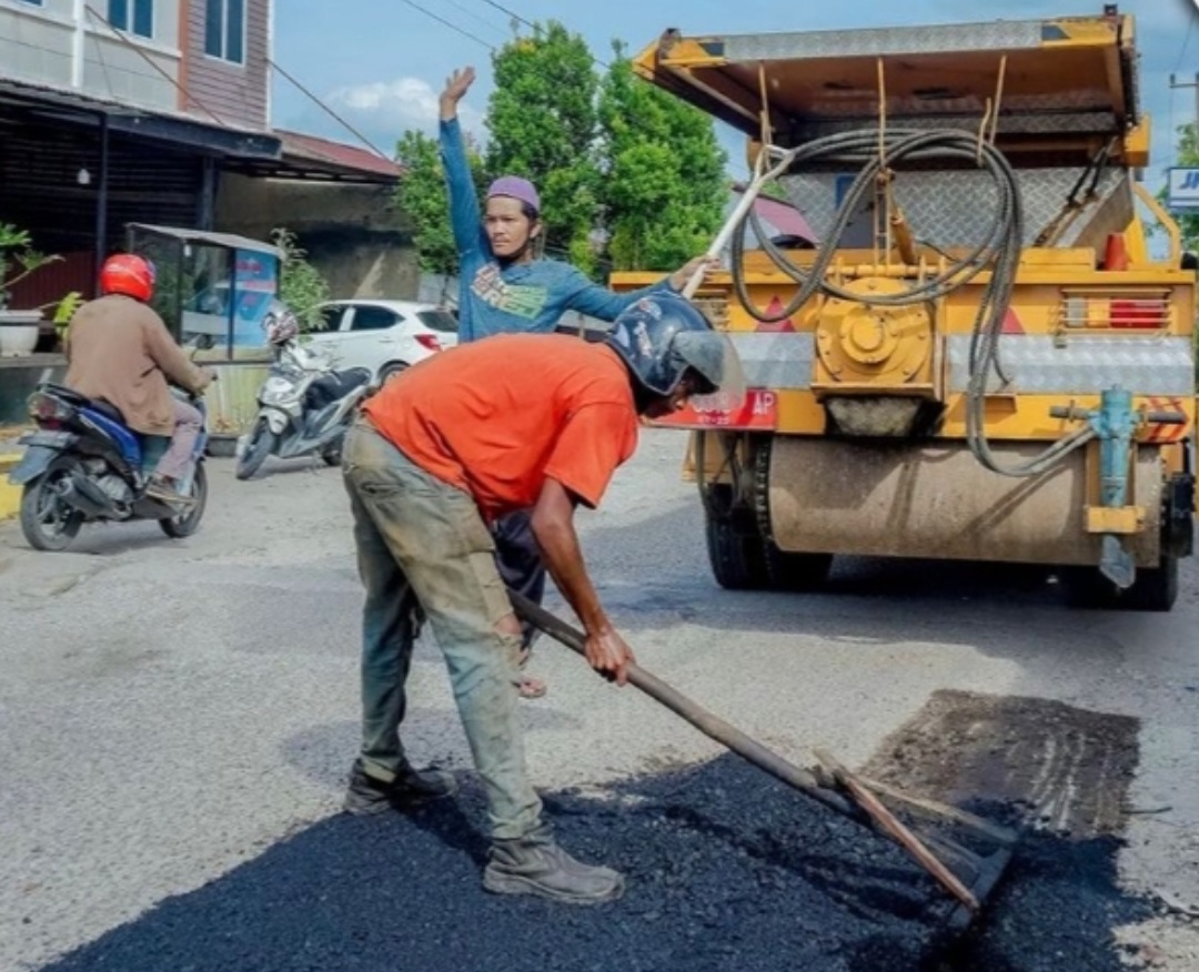 Pj Gubri Minta PUPR Gerak Cepat Perbaiki Jalan Berlubang