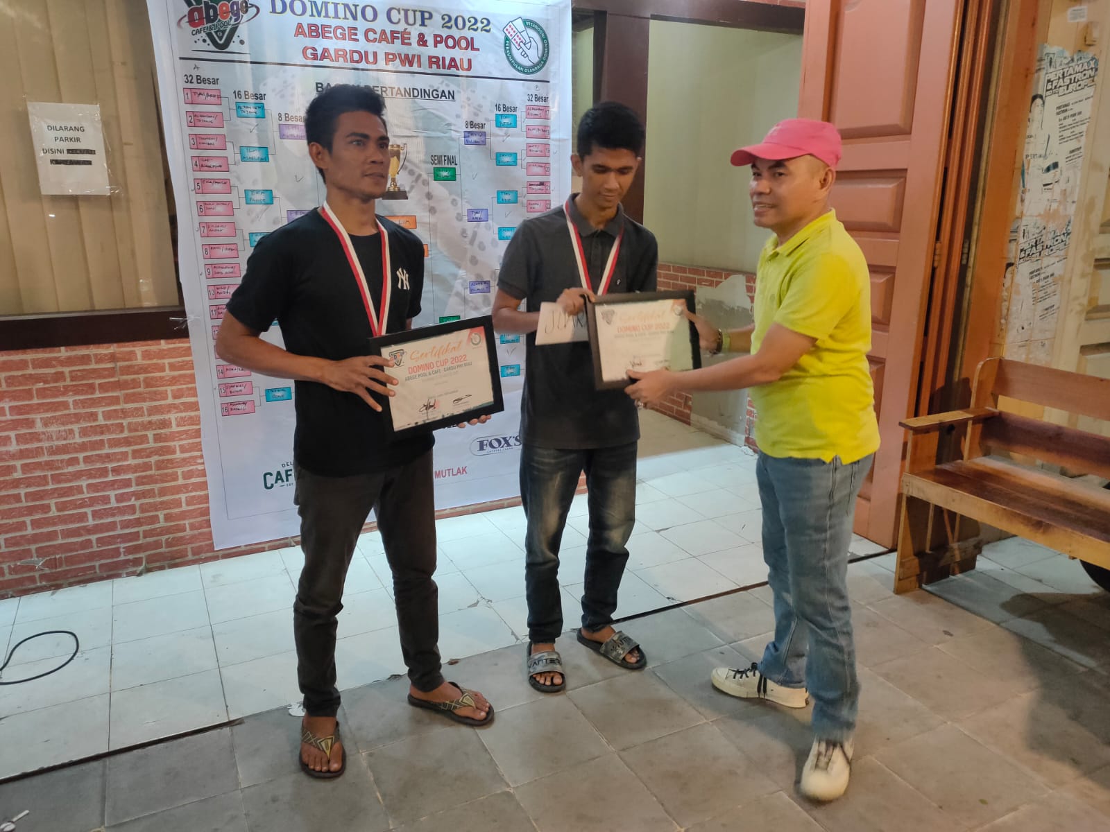 Domino Cup 2022 Abege Cafe Pool-Gardu PWI Riau, Edo Saputra dan Andra Raih Medali Emas