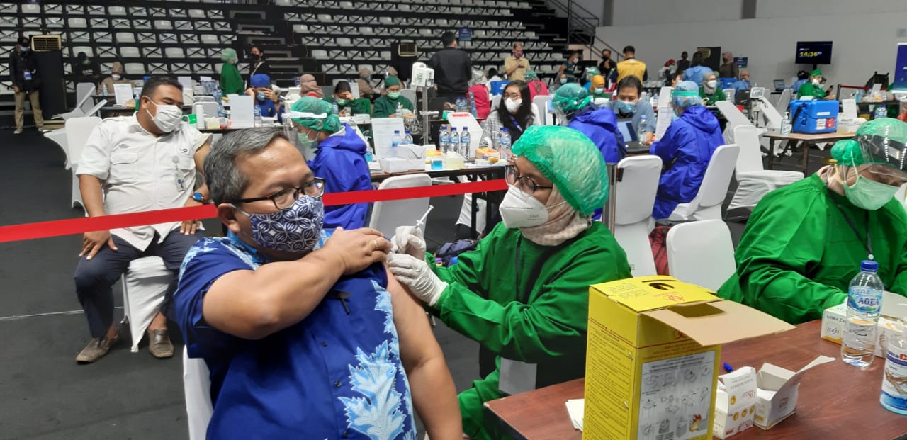 Vaksinasi Insan Pers di Senayan, Nasir: PWI Kawal Hingga Tuntas