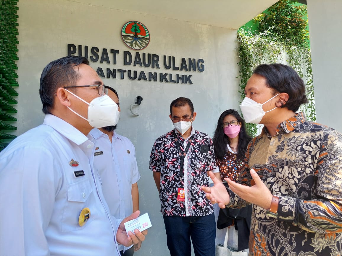 CCEP Indonesia Dukung Pemberdayaan Bank Sampah Masyarakat Kota Metro