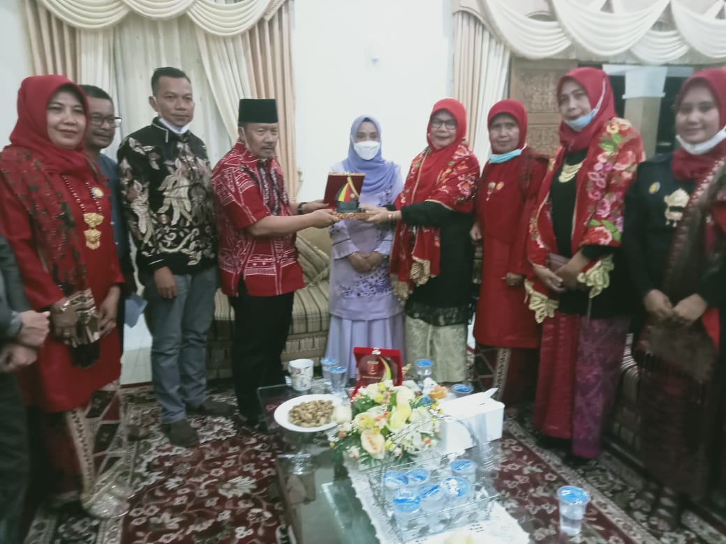 Usai Silaturahmi ke KBRC Lubuk Basung, Bundo Kanduang KBRC Riau Temui Bupati Agam