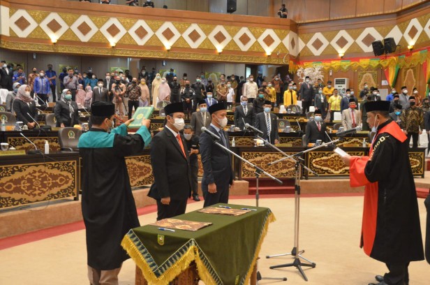 Diambil Sumpah Jabatan Oleh PT Riau, Yulisman Jabat Ketua DPRD Riau