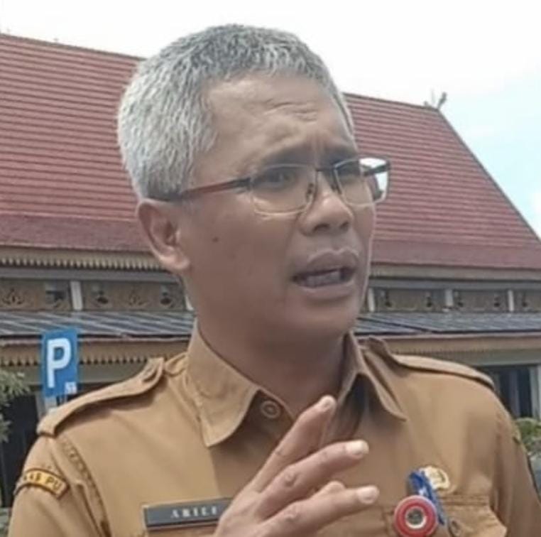 Pemprov Riau Ambil Alih Perbaikan Sejumlah Jalan Rusak di Kota Pekanbaru