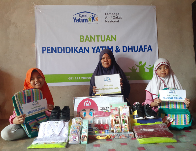 Rumah Yatim Riau Serahkan Bantuan Pendidikan ke Yatim Piatu