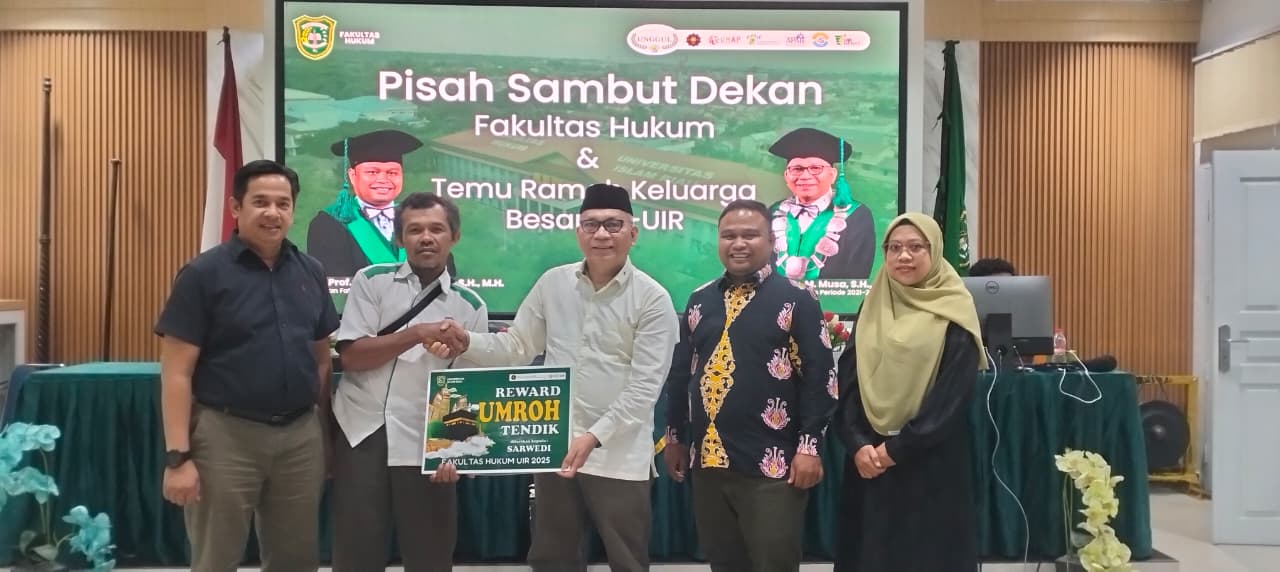 Tendik FH UIR Sarwedi Terima Reward Umrah, Musa: Ini Bentuk Penghargaan dan Apresiasi