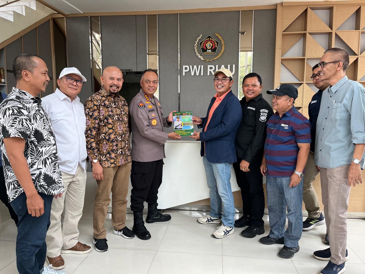 PWI dan Bidhumas Polda Riau Sepakat Sampaikan Informasi Akurat ke Masyarakat