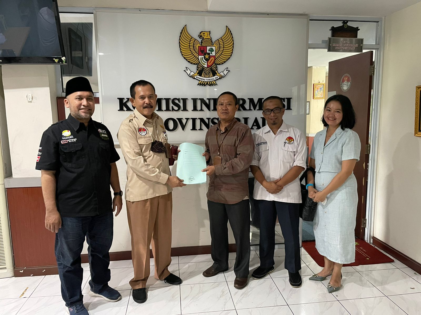 Tim PPID BPK Riau Sampaikan Laporan Tahunan ke KI Riau