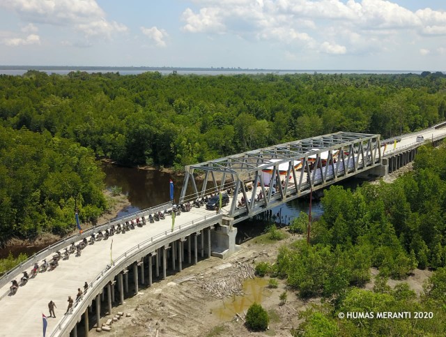 Bupati Meranti Resmikan Jembatan Usman Samad Sungai Tohor