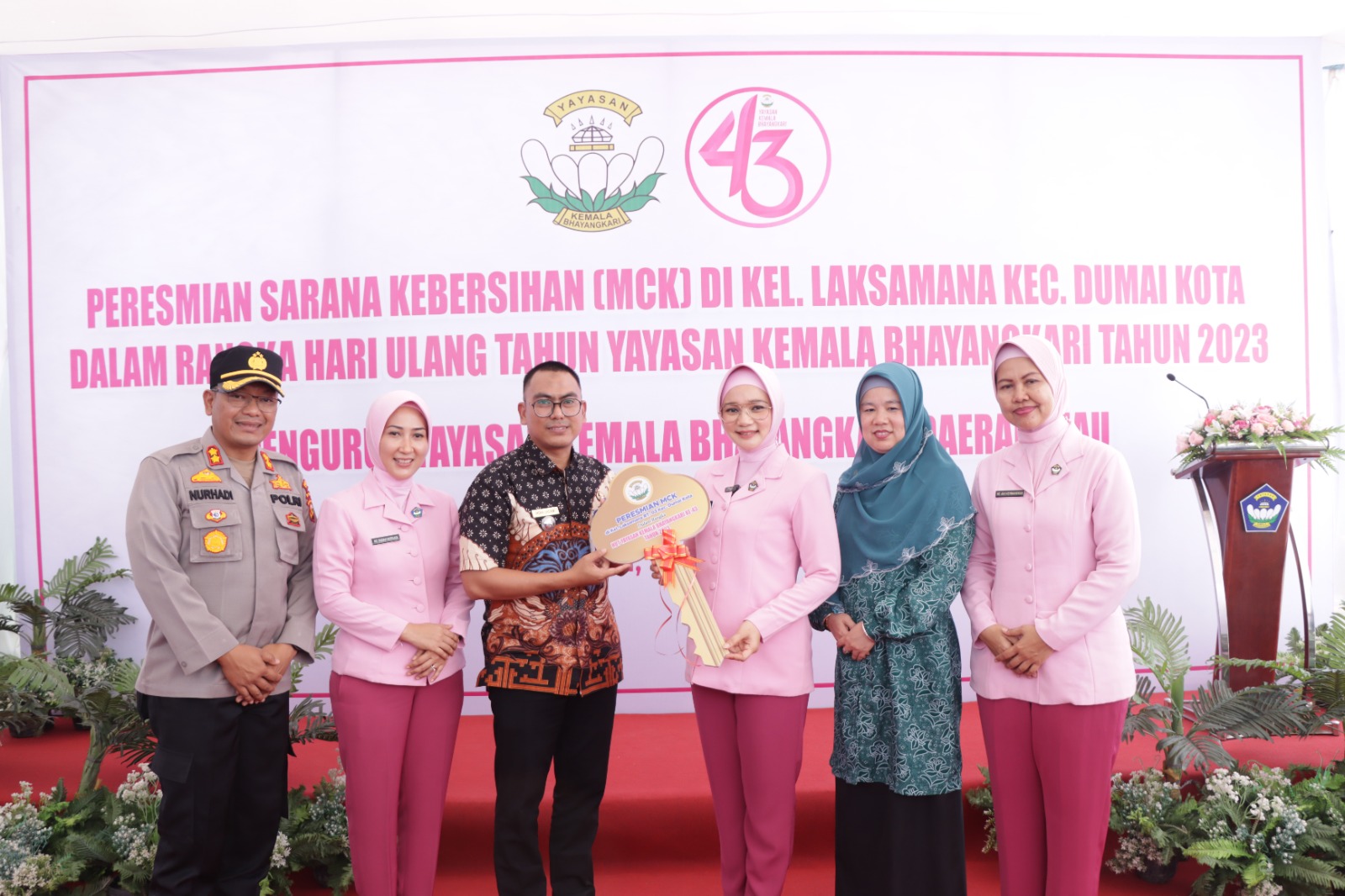 Ketua Bhayangkari Daerah Riau Resmikan 3 Unit Sarana Fasum MCK Kampung Wisata Bandar Bakau