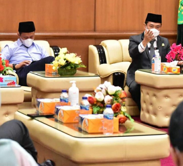Pimpinan dan Ketua Fraksi DPRD Riau Bicarakan Rancangan KUA-PPAS APBD TA 2021