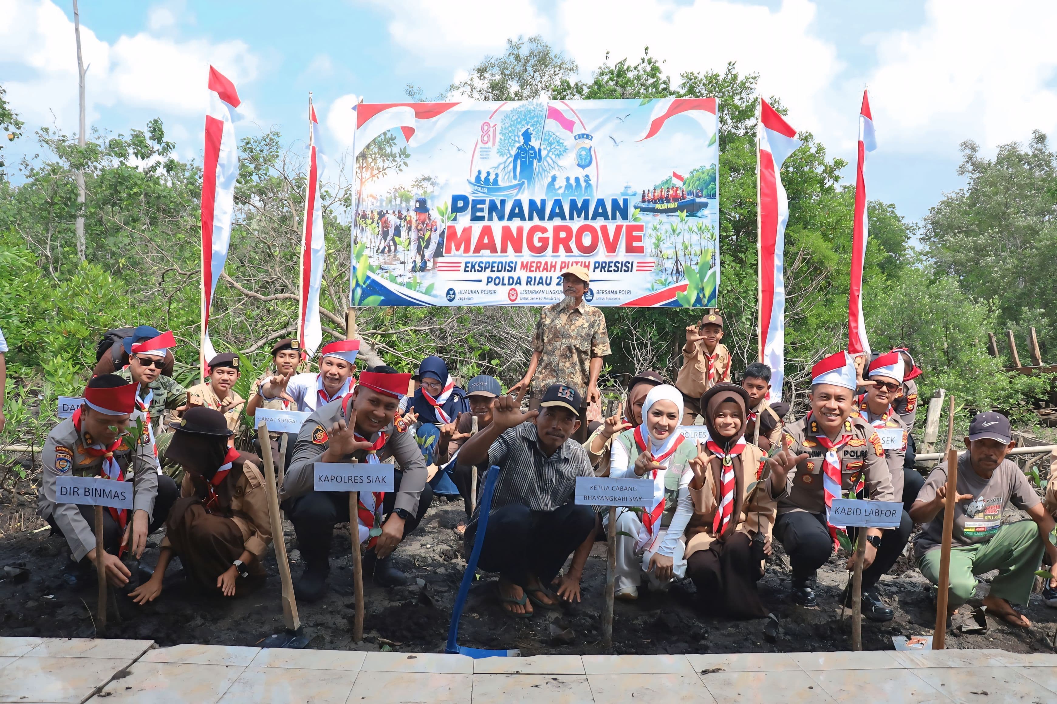 Polda Riau Gelar Ekspedisi Merah Putih Presisi di Kampung Teluk Lanus