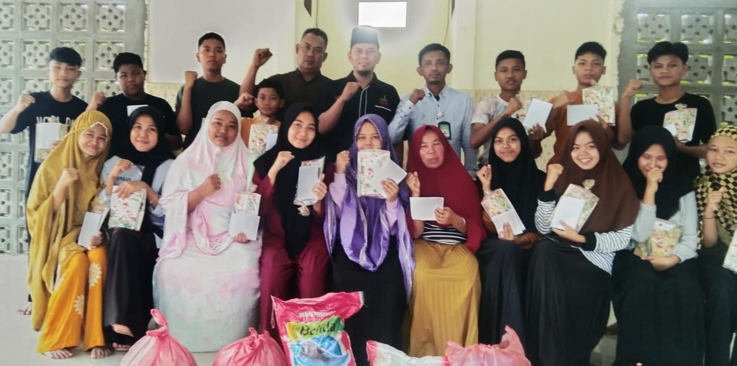 Padan dan PSDM Riau Serahkan Sembako dan Alat Tulis  ke Panti