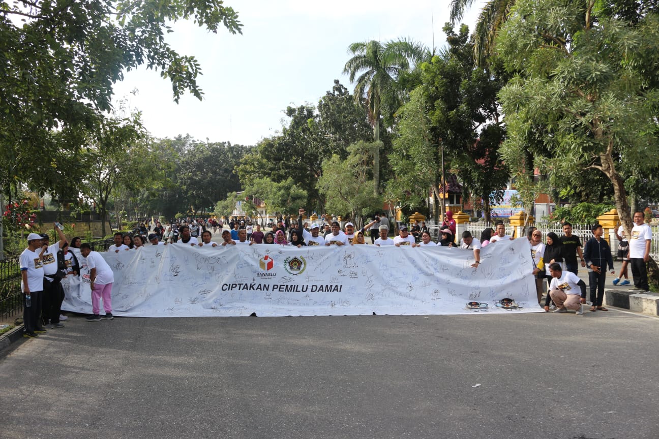 Jalan Sehat Sempena HPN, PWI Riau Ajak Masyarakat Ciptakan Pemilu Damai