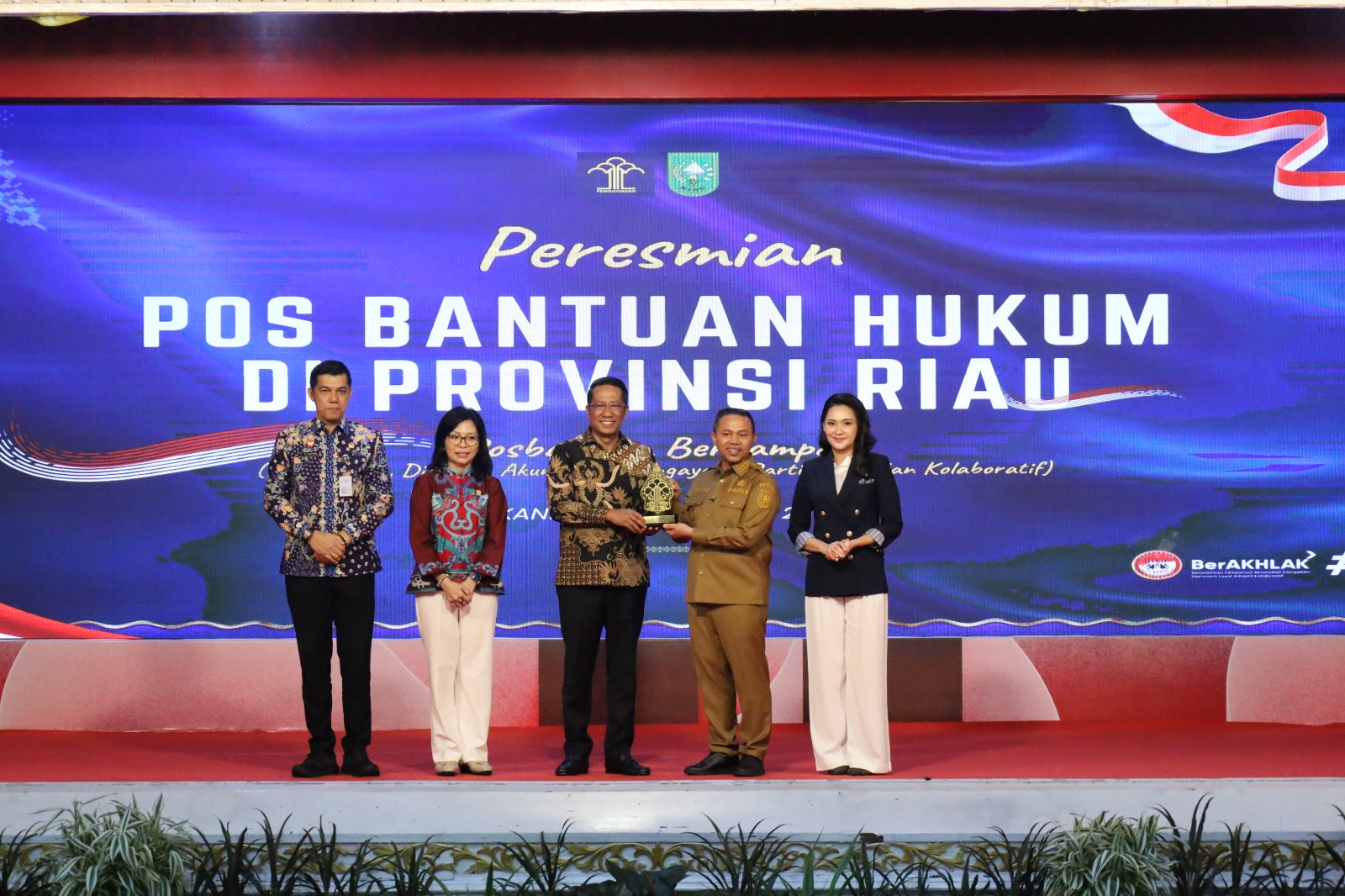 Menteri Hukum Resmikan 1.862 Posbakum di Riau