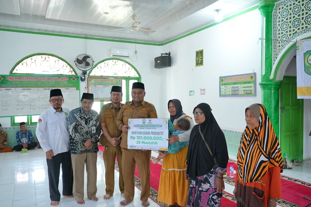 Serahkan Zakat Konsumtif, Wabup Siak Syamsurizal Dorong Mustahik Menjadi Muzaki