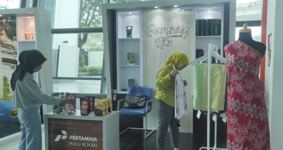 Produk Makanan dan Kerajinan Tangan Unggulan Khas Riau Binaan PHR Hadir di Terminal 3 Bandara Soetta