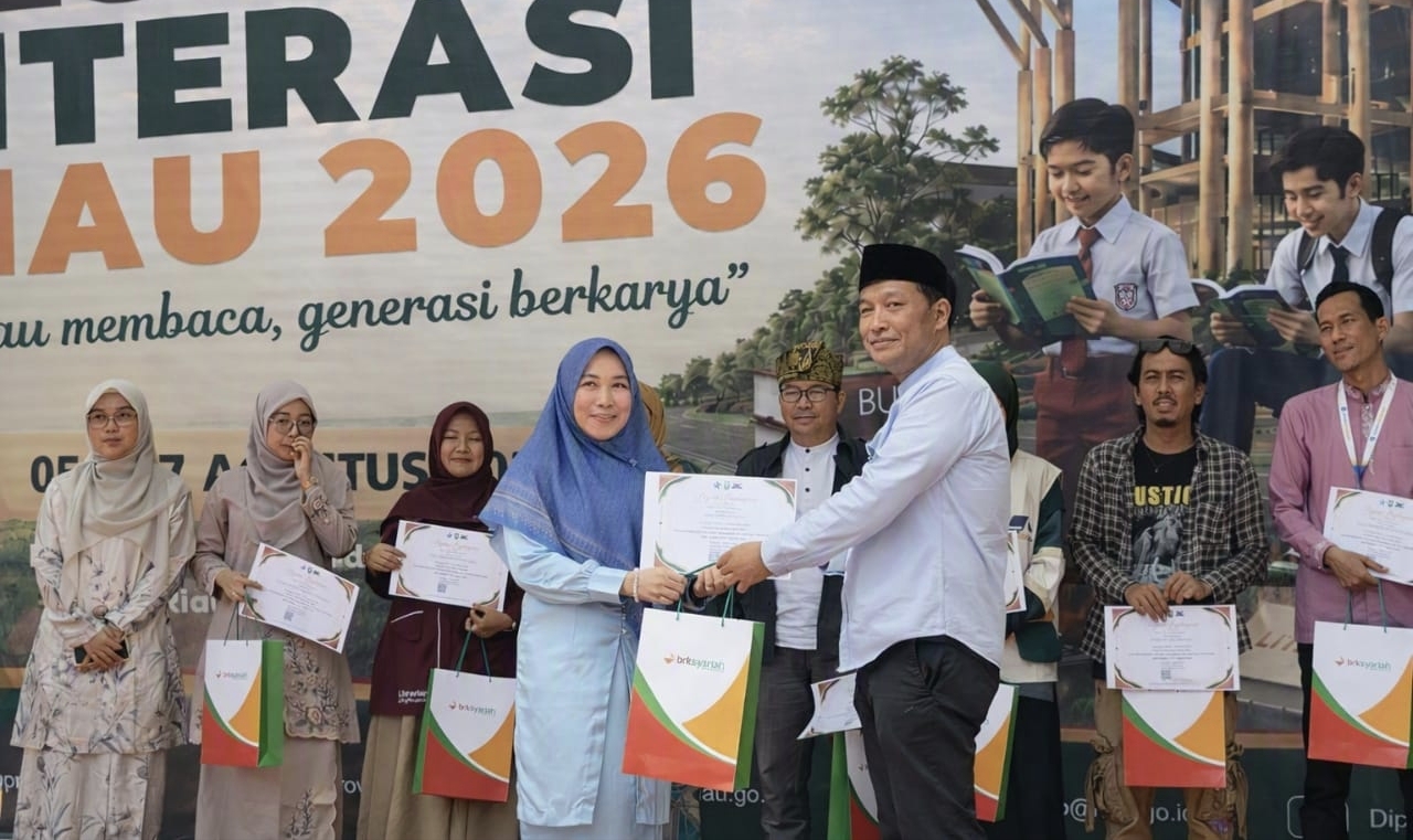 Tim Perpustakaan El-Hayaah MAN 1 Pekanbaru Stand Teredukatif di Festival Literasi Provinsi Riau 2026