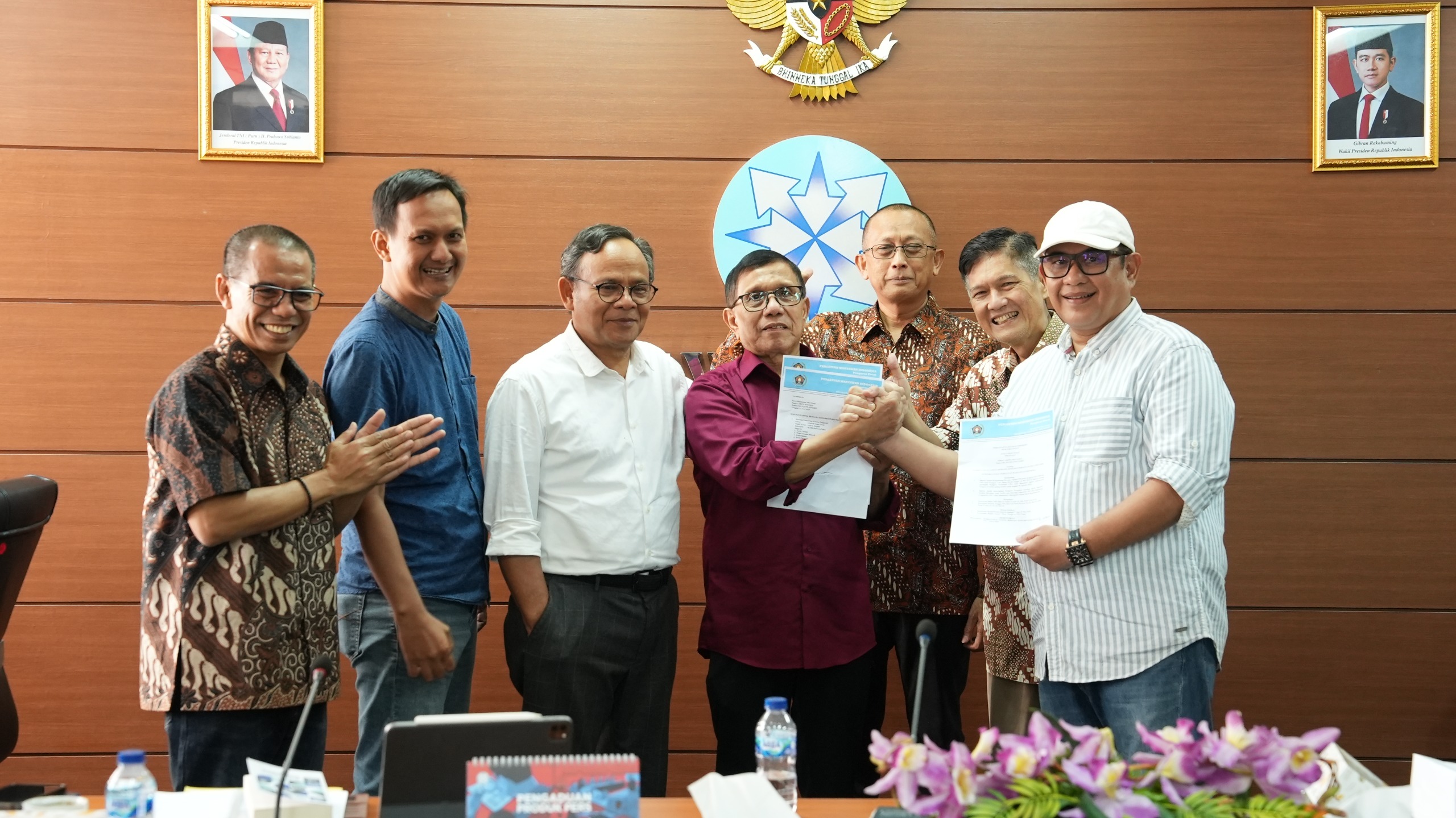 Hendry Ch Bangun dan Zulmansyah Teken SK Susunan Panitia Bersama Kongres PWI