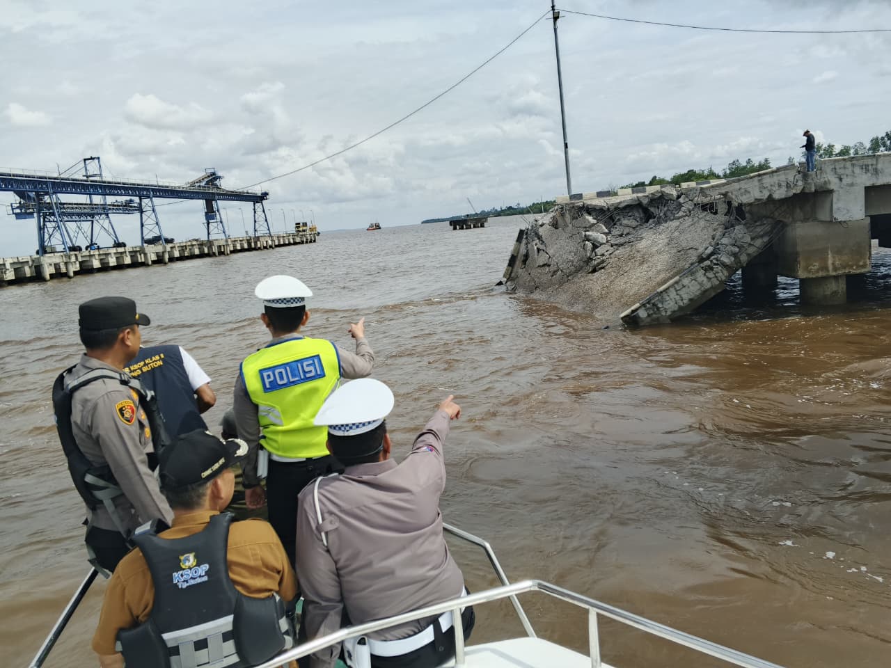 Trestle Pelabuhan Umum Tanjung Buton Ambruk, Polres Siak Lakukan Mitigasi Keselamatan