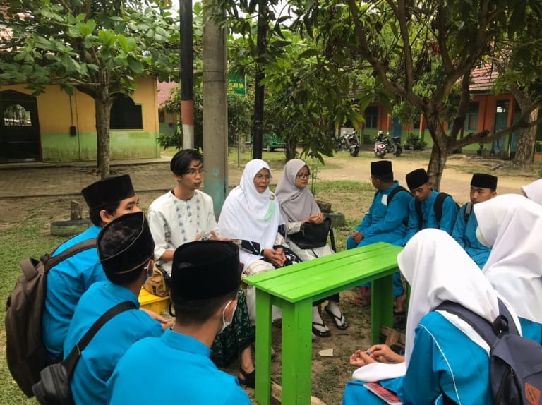 Rumah Sunting Gelar Tadarus Puisi di MTsN2 Pekanbaru