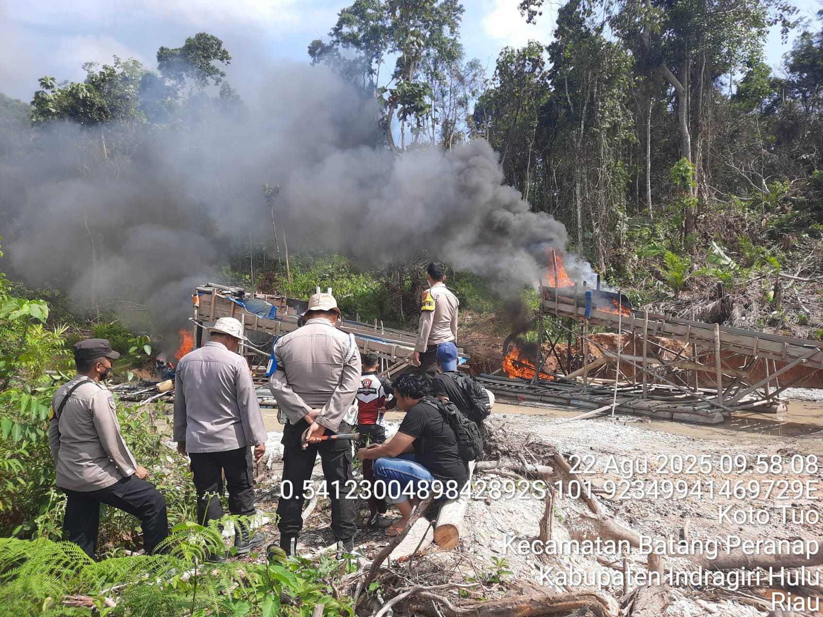 Polres Inhu Gelar Razia PETI di Sungai Indragiri, Aiptu Misran: Seluruh Rakit Tetap Kami Imbau Segera Dibongkar