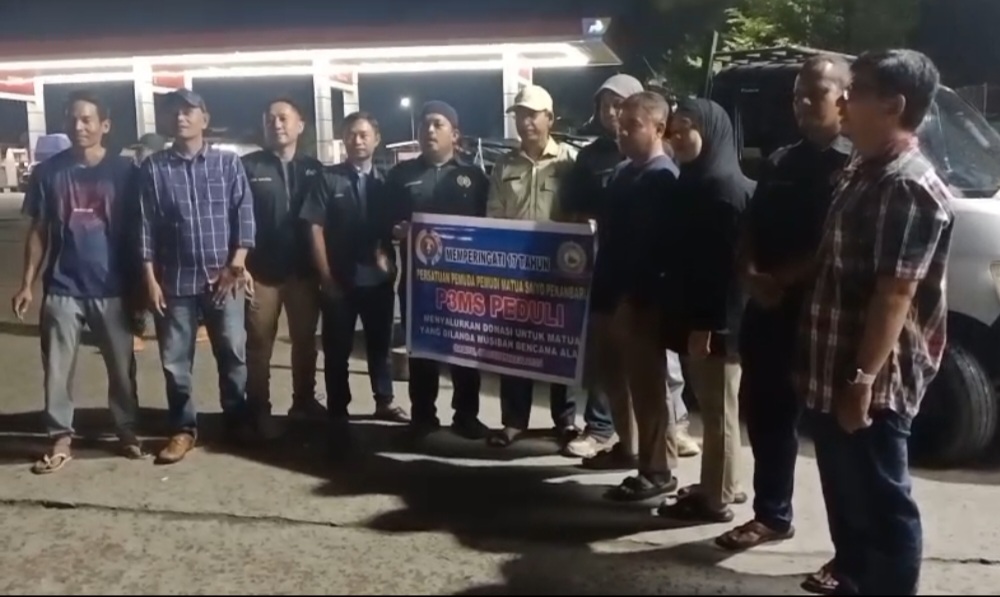 Perwakilan Pengurus P3MS Pekanbaru Antarkan Donasi Bantuan ke Warga Matur Terdampak Bencana Longsor