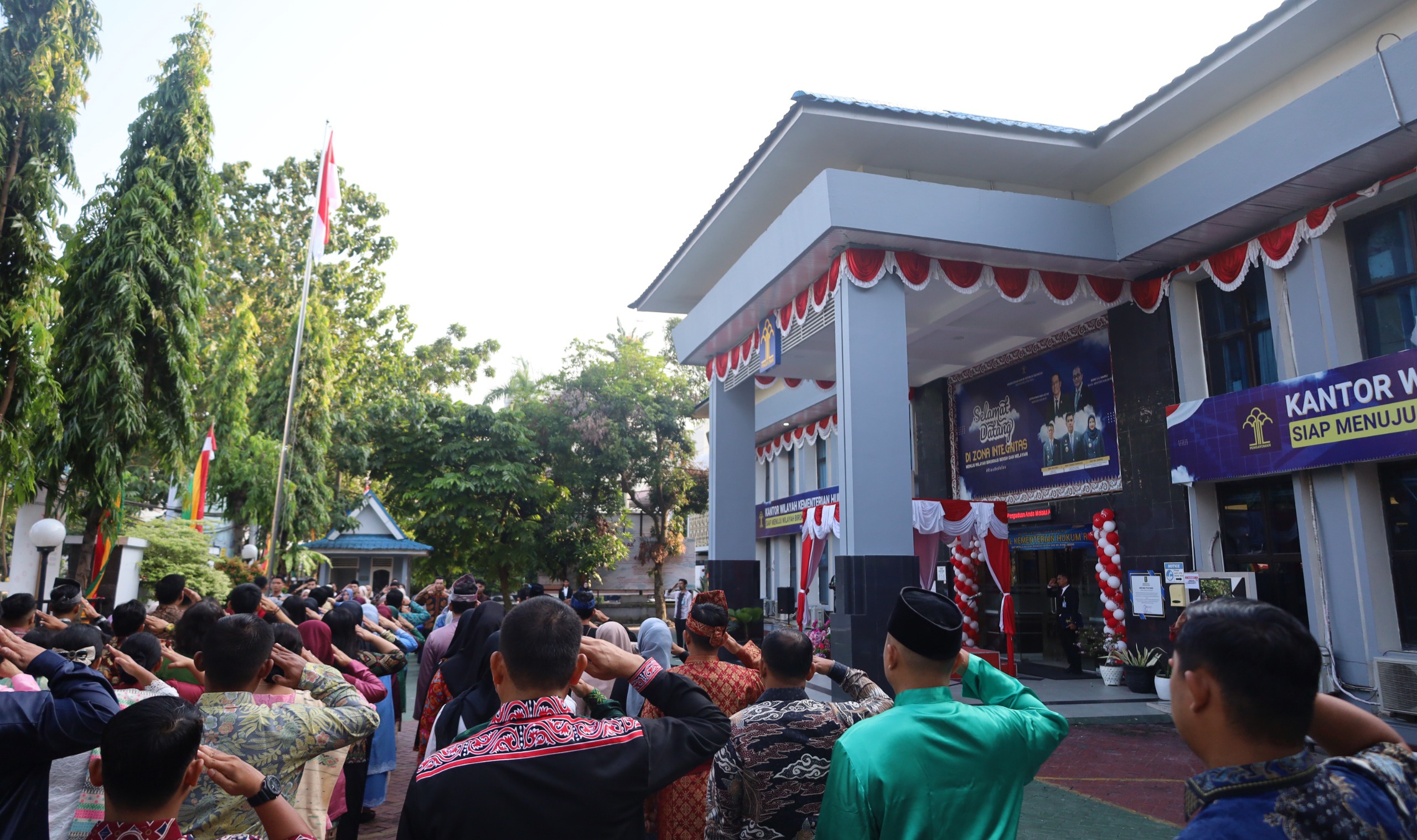 Peringati HUT ke-81 RI, Kakanwil Kemenkum Riau Ajak Seluruh Pegawai Terus Jaga Persatuan