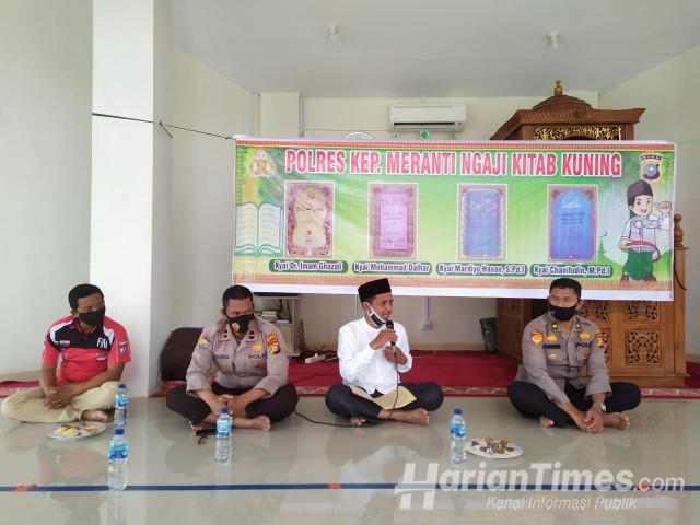 Personil Polres Meranti Kaji Kitab Kuning