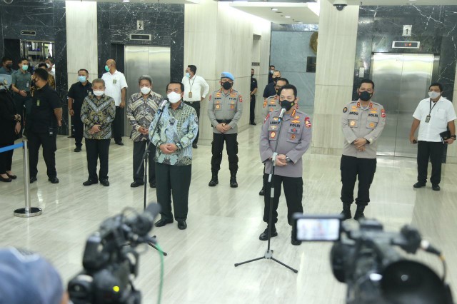 Temui Ketua Mahkamah Agung, Kapolri Bahas Masalah Tilang Elektronik