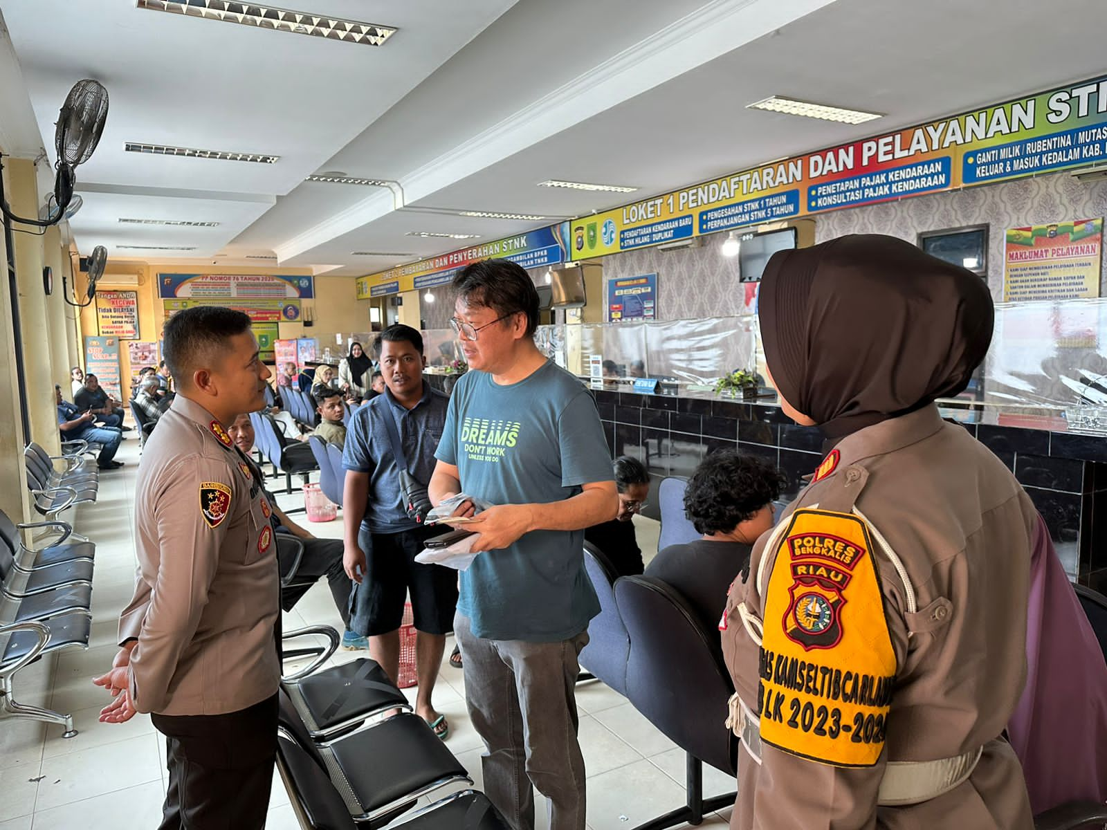 Memastikan Kelancaran Pelayanan Publik, Kapolres Bengkalis Sidak  Kantor Samsat dan Satpas SIM Duri