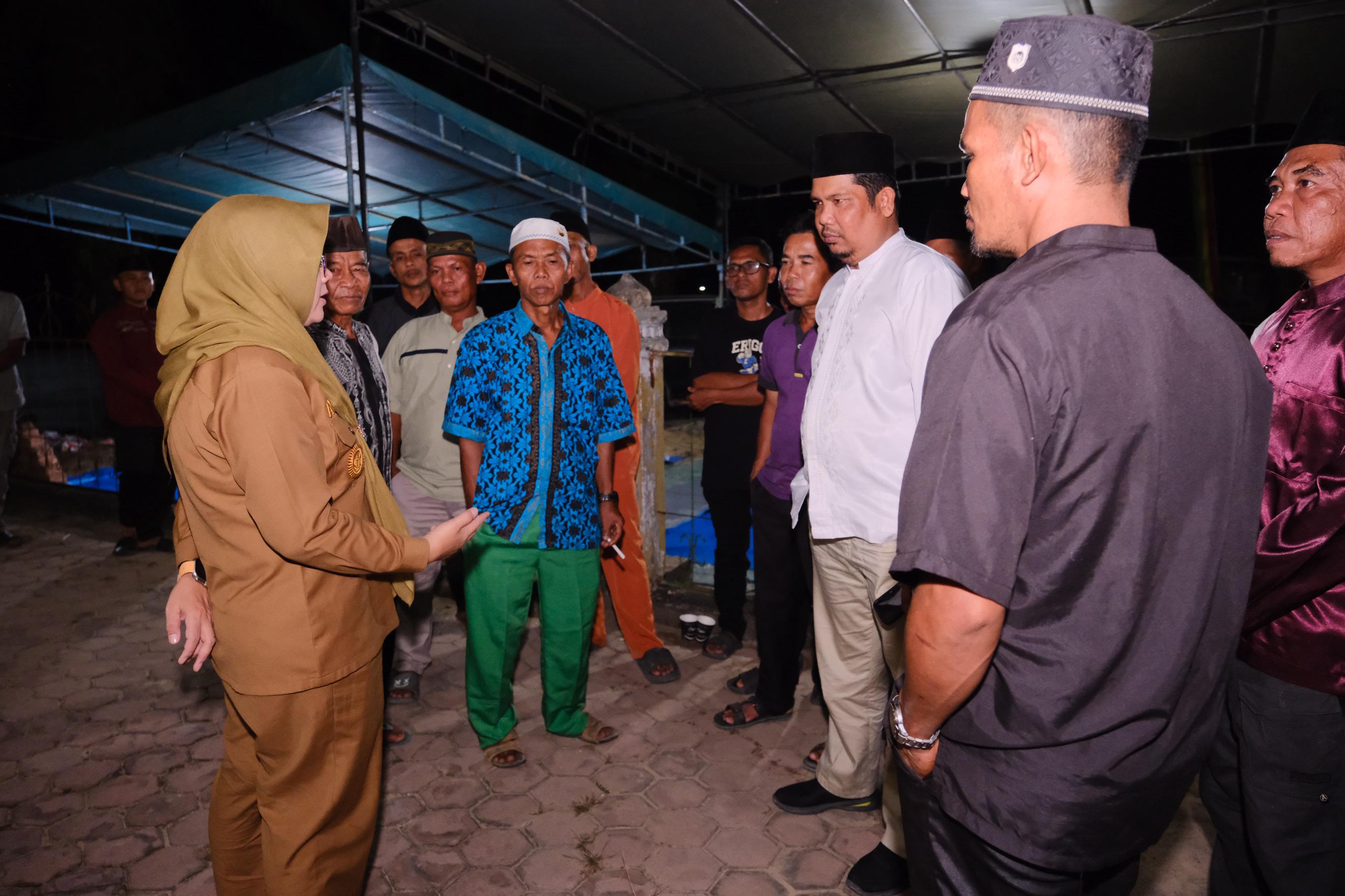 Jemput Aspirasi Warga, Bupati Siak Afni Tembus Jalan Berdebu di Pedalaman Sungai Mandau
