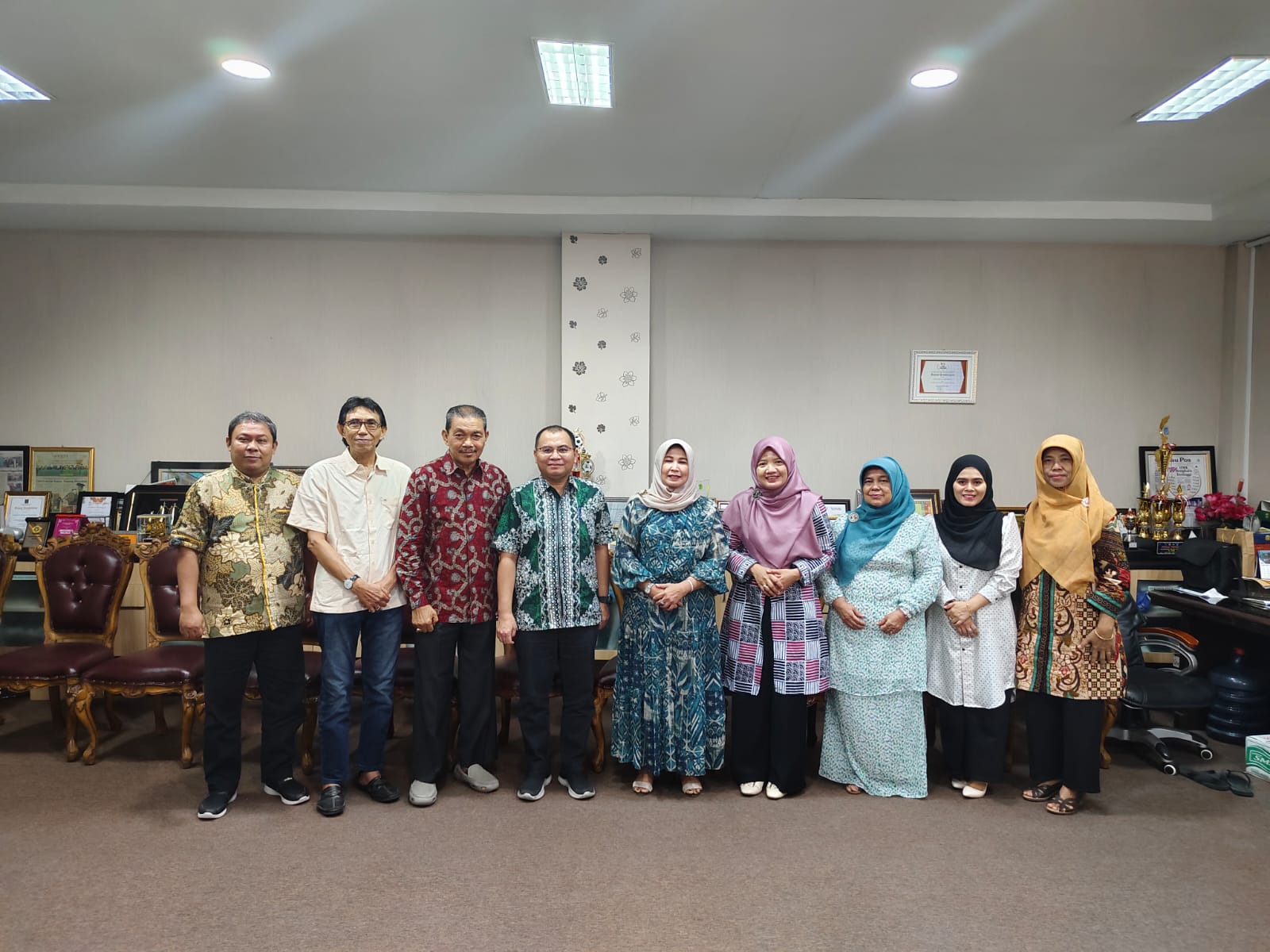 Ketua Dewan Pendidikan Riau Terima Kunjungan Yayasan SMA Handayani Pekanbaru