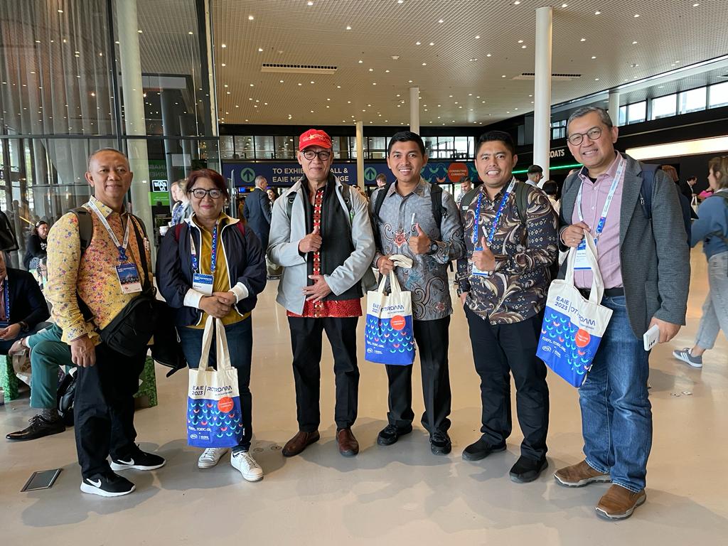 Pertama Kalinya, UIR Hadir di European Association for International Education Conference 2023