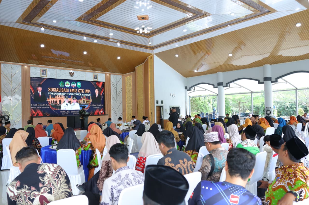 Sosialisasi EMIS GTK IMP, Syamsurizal Tekankan Akurasi Data Madrasah di Siak
