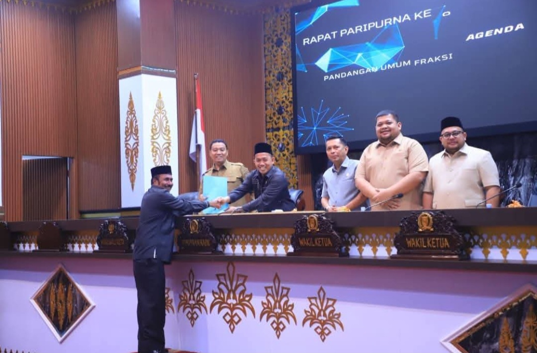 Pemko Pekanbaru Terima Pandangan Umum Fraksi Terhadap Tiga Ranperda