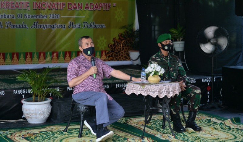 Gubernur Riau dan Danrem Wirabima Baca Puisi di Panggung Datok Jantan