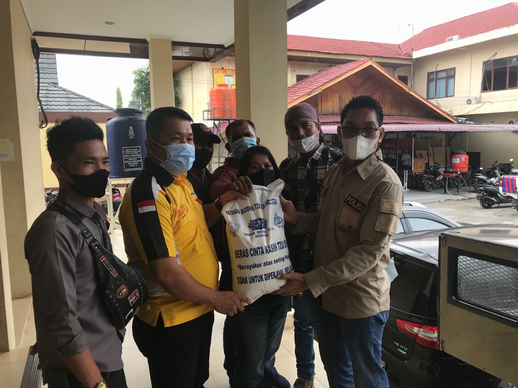 Kapoltesta Pekanbaru Salurkan Bansos ke Wartawan