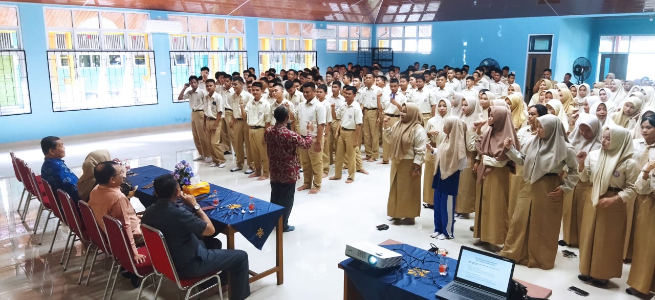 Kunjungan Dewan Pendidikan Riau ke SMAN 10 Pekanbaru Disambut Antusias Ratusan Siswa