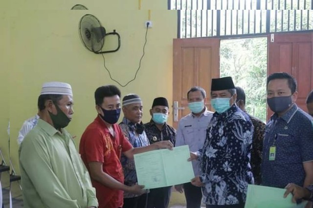 254 Sertifikat Tanah Program PTSL Diserahkan ke Masyarakat Sabak Permai dan Belading
