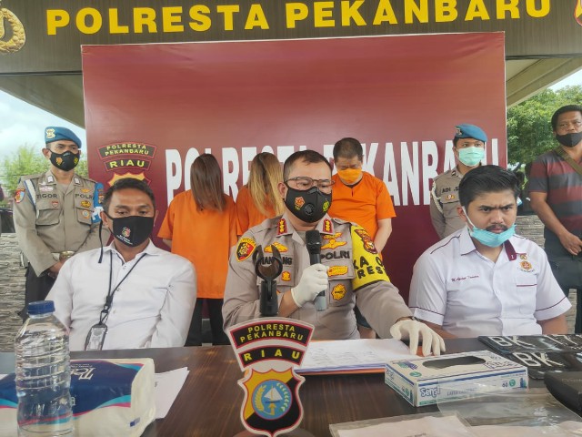 Polresta Pekanbaru Ringkus Tiga Pelaku Sindikat Penipuan Modus Hipnotis Antar Provinsi, Satu DPO