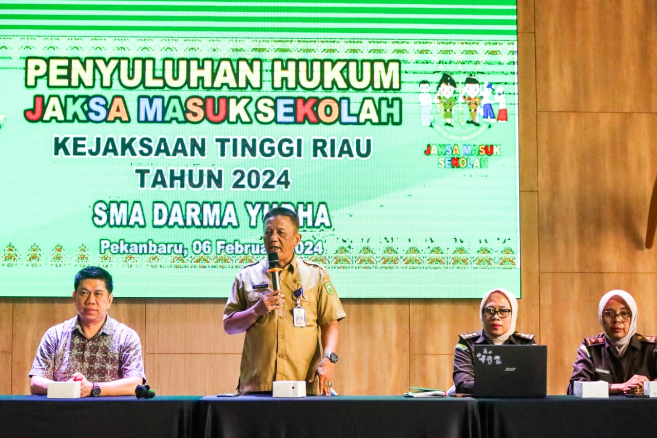 Tim Penkum Bidang Intelijen Kejati Riau Lakukan Penyuluhan Hukum Program JMS di SMA Darma Yudha