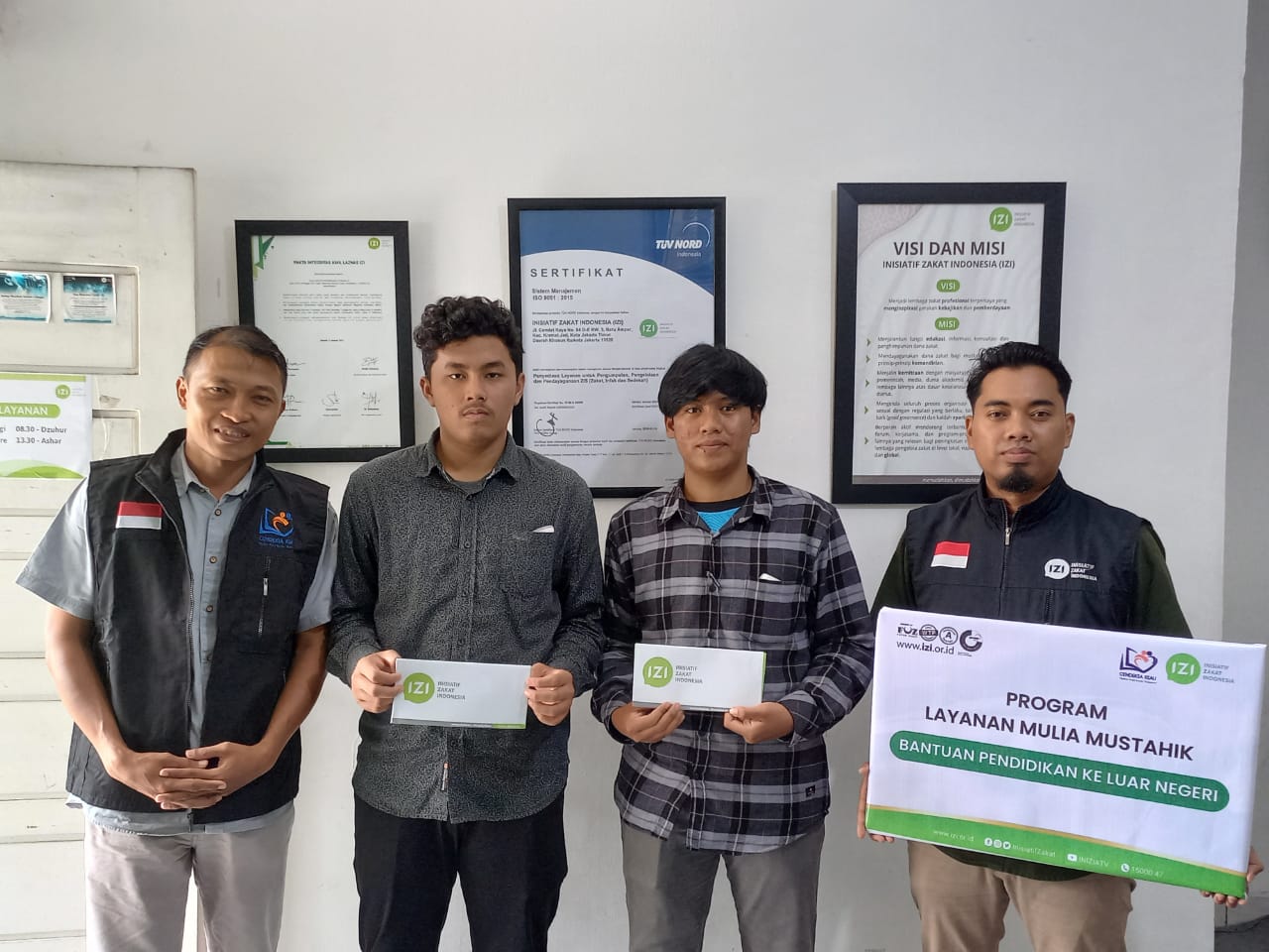 Yayasan Cendikia Riau Bersama IZI Riau Salurkan Bantuan Program LAMMUS ke Dhuafa
