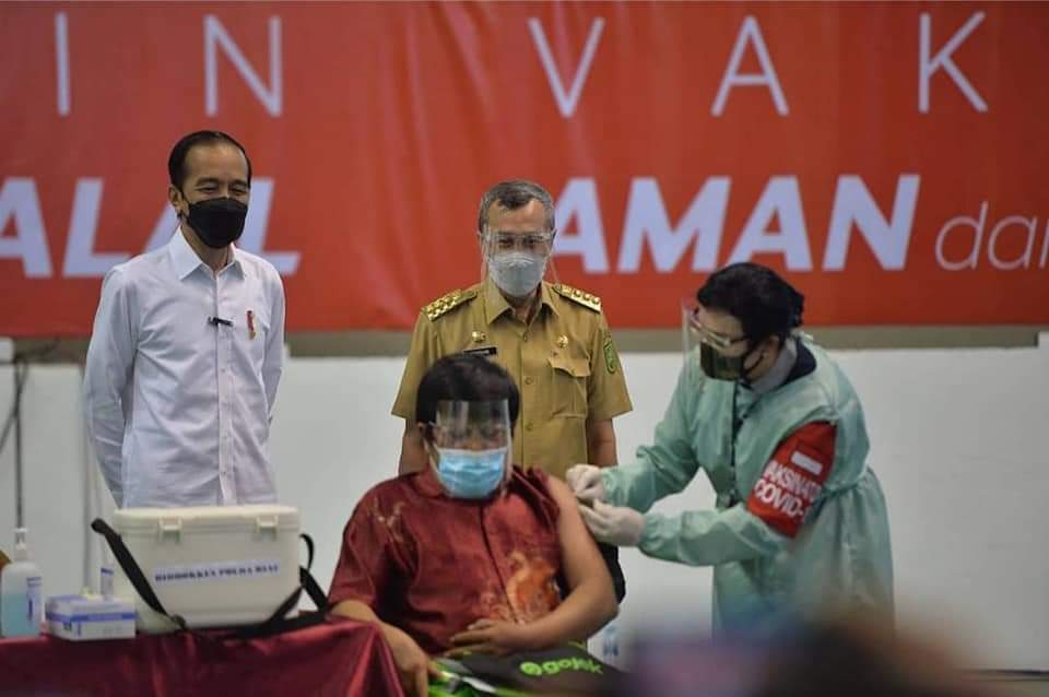 Presiden Jokowi Perintahkan Menkes Kirim Vaksin Covid-19 Lebih Banyak ke Riau
