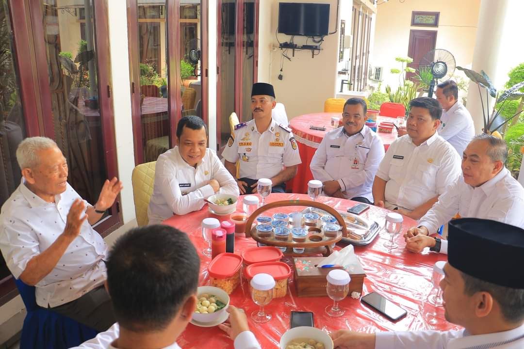 Pj Walikota Pekanbaru Muflihun Silaturahmi ke Rumah Mantan Gubri Saleh Djasit