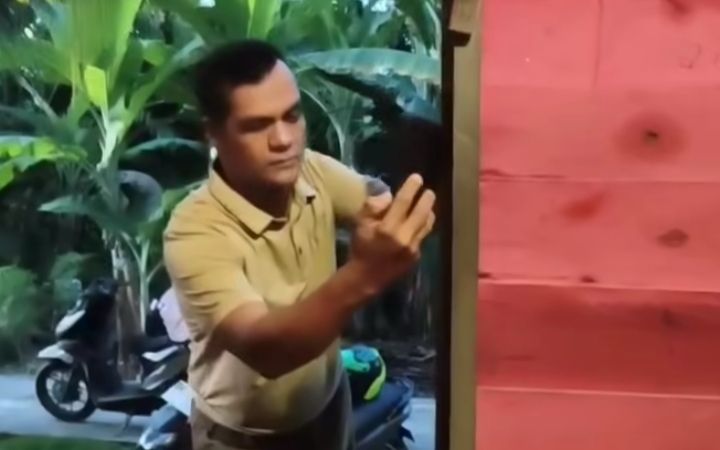 Buka Puasa di Rumah Warga, Cabup Siak  Dr Afni Z Didatangi Pendukung Alfedri Sambil Merekam Video