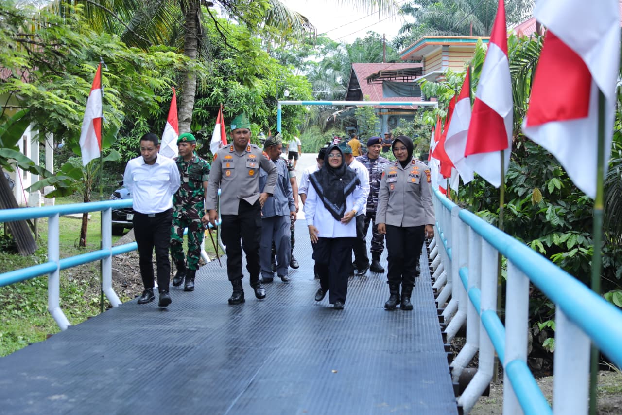 Permudah Akses Tiga Dusun, Jembatan Presisi di Merempan Hulu Diresmikan